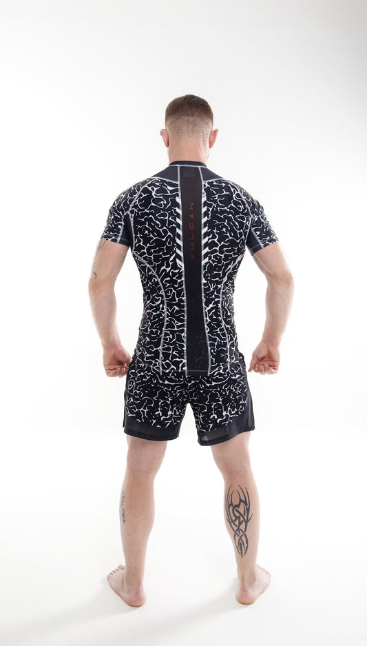 Model is 180cm/82kgs (5’9-189lbs) | Rashguard's size M