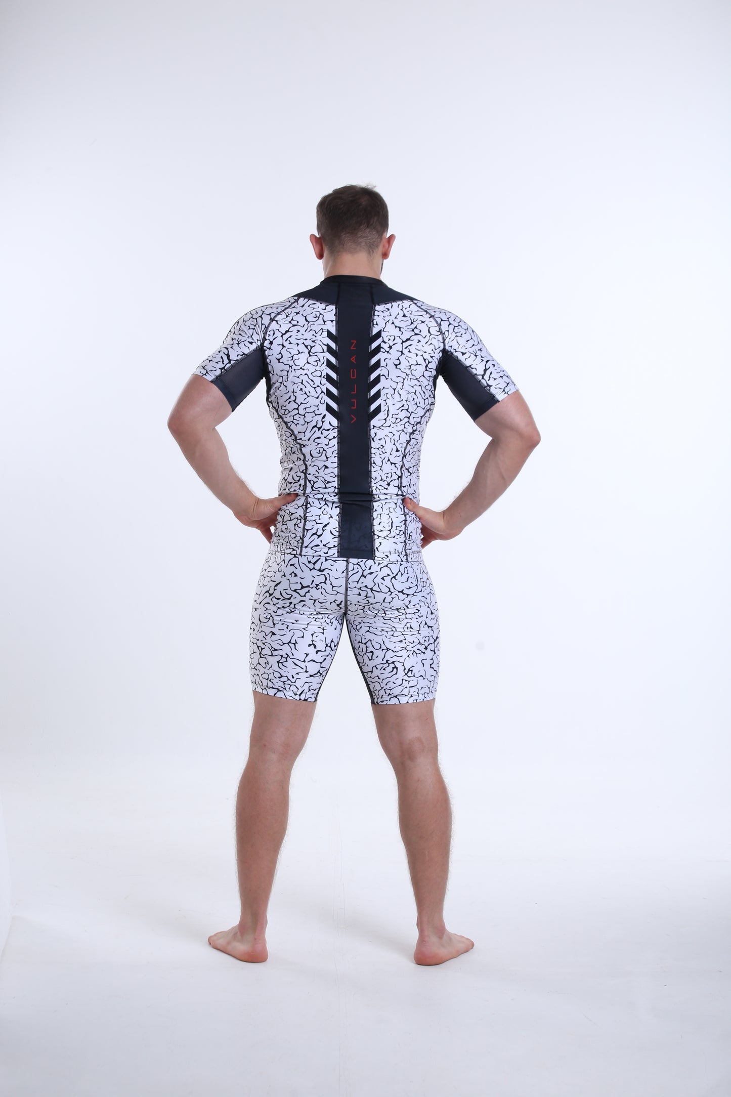 Model is 183cm/90kgs (6'0-198.4lbs) | Short's size L