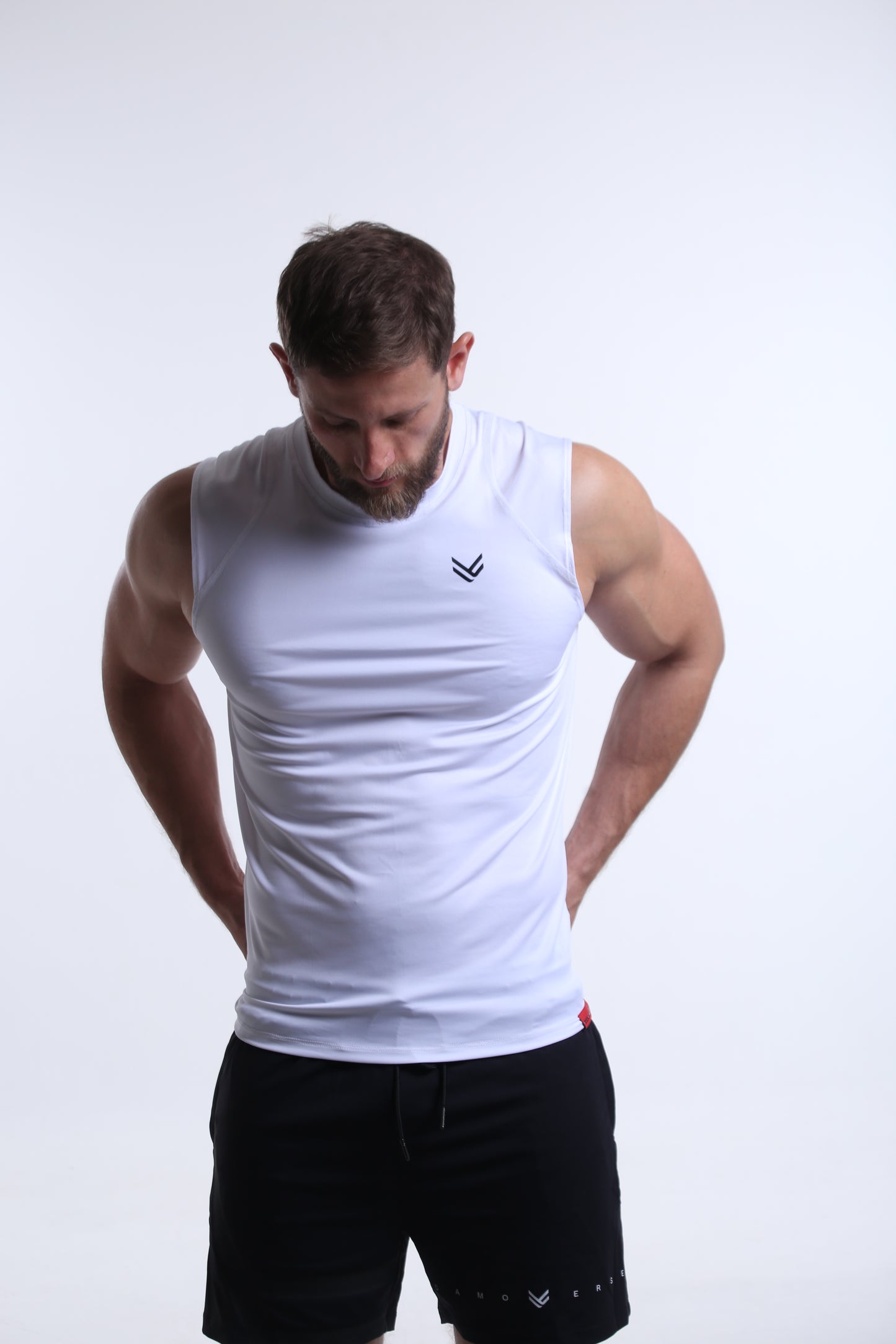 Model is 183cm/90kgs (6'0-198.4lbs) | Tank's size L