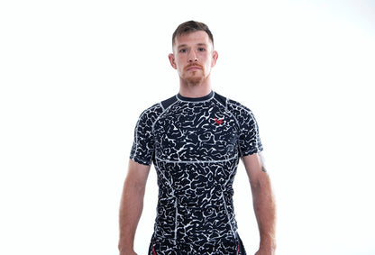 Model is 180cm/82kgs (5’9-189lbs) | Rashguard's size M