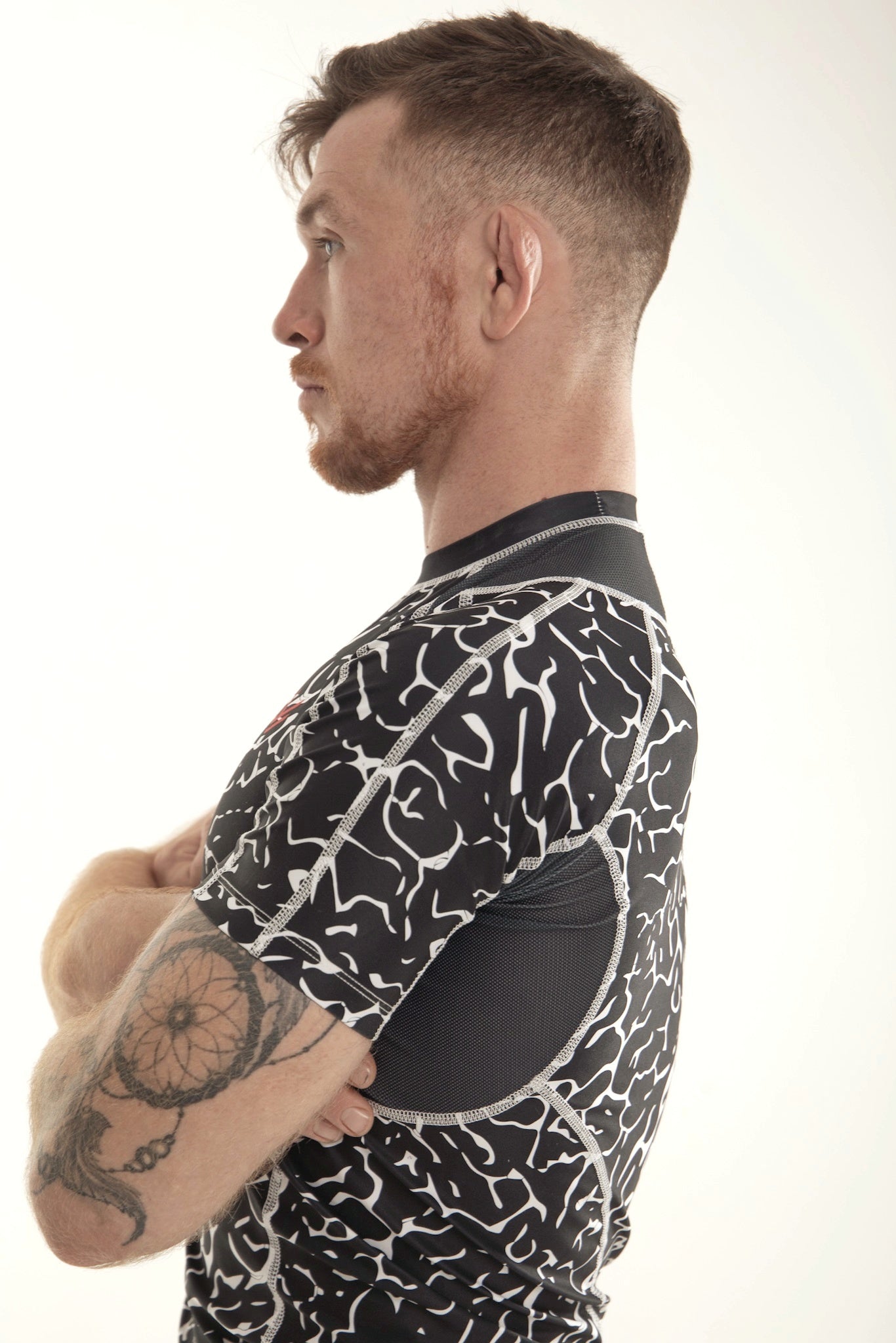 Model is 180cm/82kgs (5’9-189lbs) | Rashguard's size M