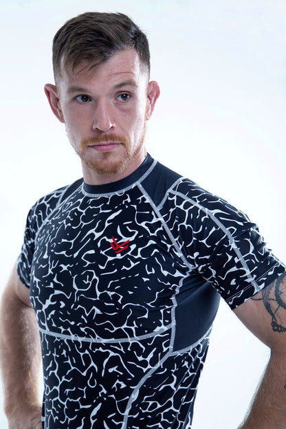 Model is 180cm/82kgs (5’9-189lbs) | Rashguard's size M