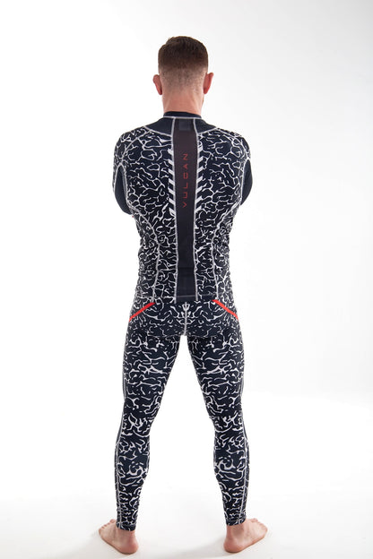 Model is 180cm/82kgs (5’9-189lbs) | Rashguard's size M
