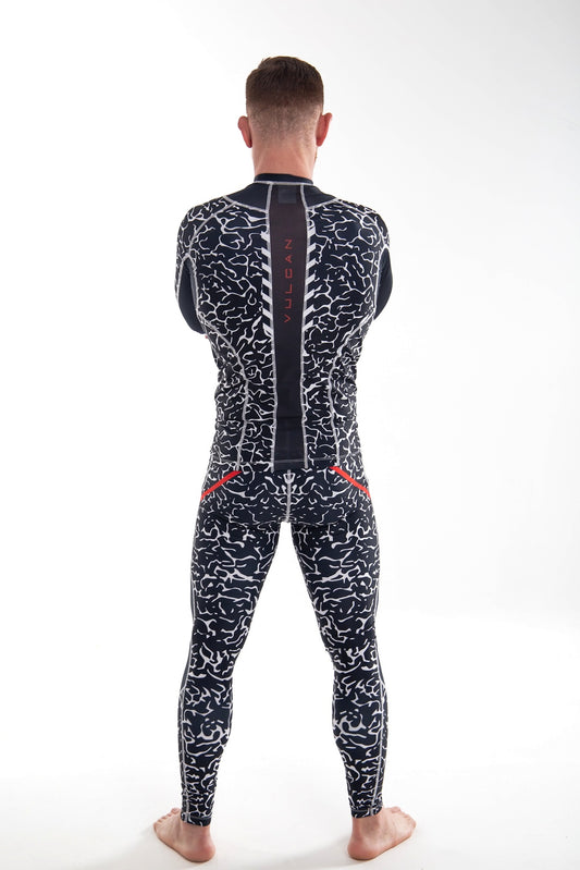 Model is 180cm/82kgs (5’9-189lbs) | Rashguard's size M