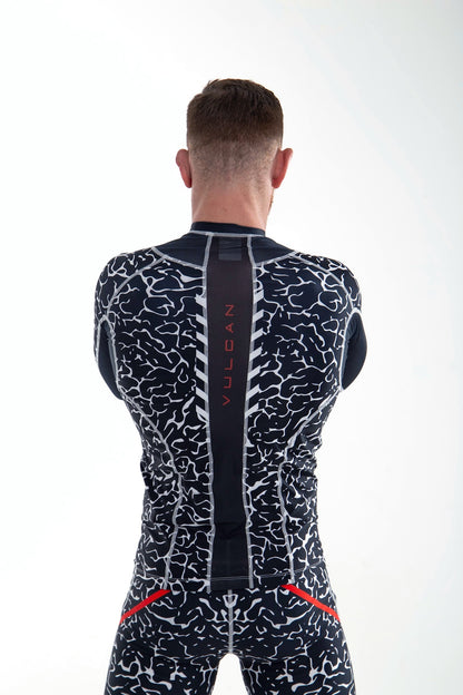 Model is 180cm/82kgs (5’9-189lbs) | Rashguard's size M