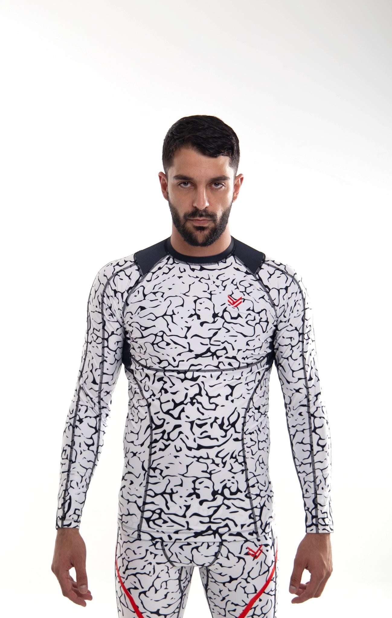 Model is 188cm/88kgs (6’1-194lbs) | Rashguard's size L