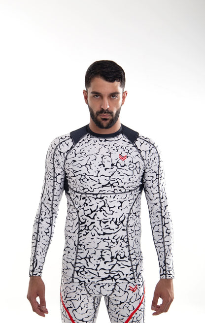 Model is 188cm/88kgs (6’1-194lbs) | Rashguard's size L