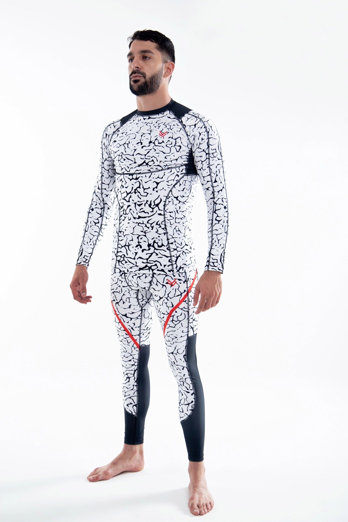 Model is 188cm/88kgs (6’1-194lbs) | Rashguard's size L