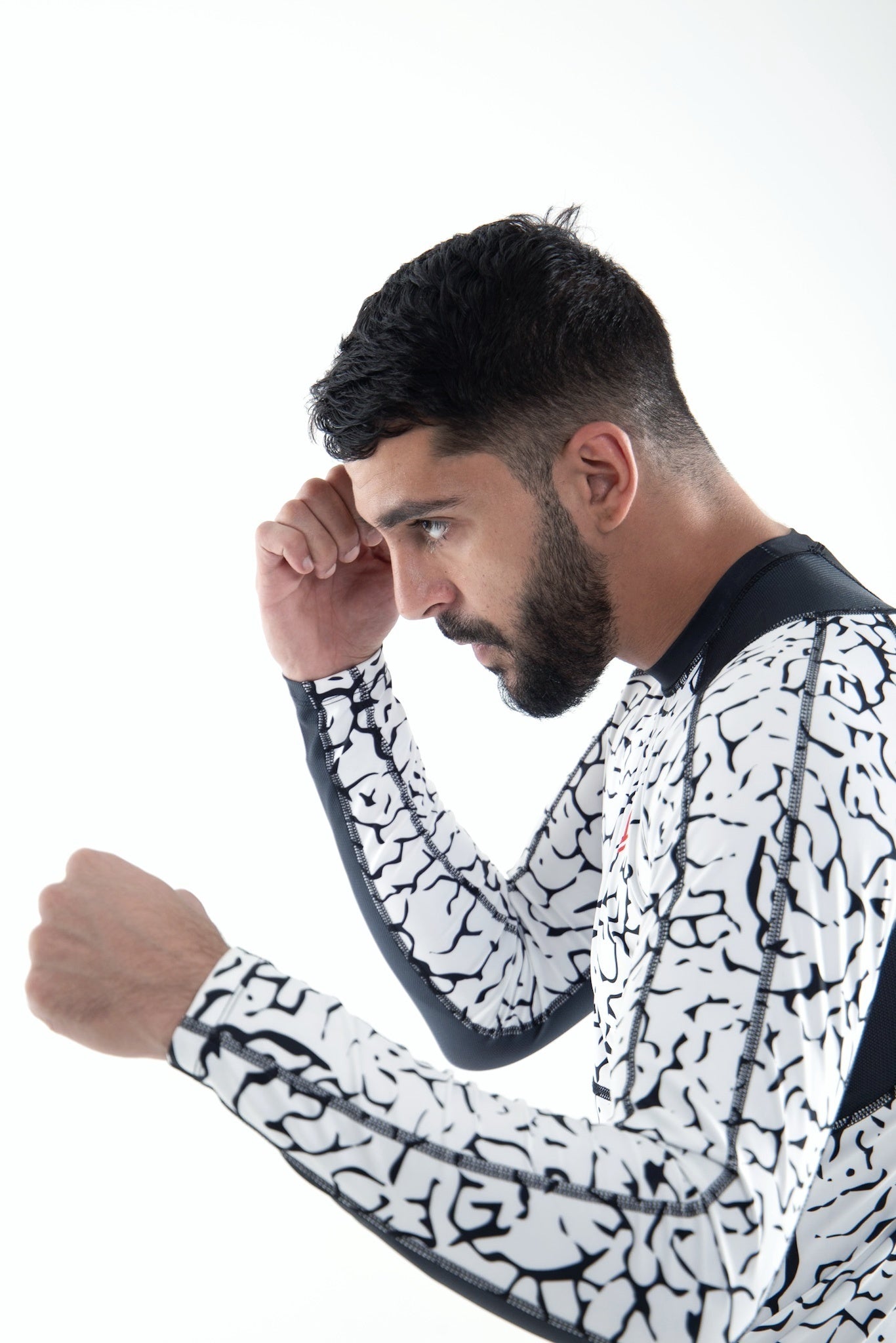Model is 188cm/88kgs (6’1-194lbs) | Rashguard's size L