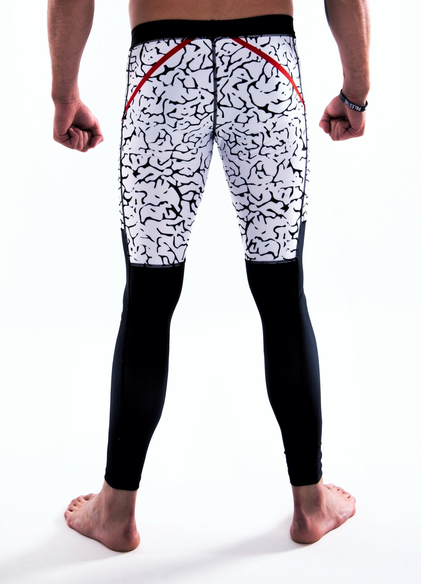 Model is 188cm/88kgs (6’1-194lbs) | Spat's size L