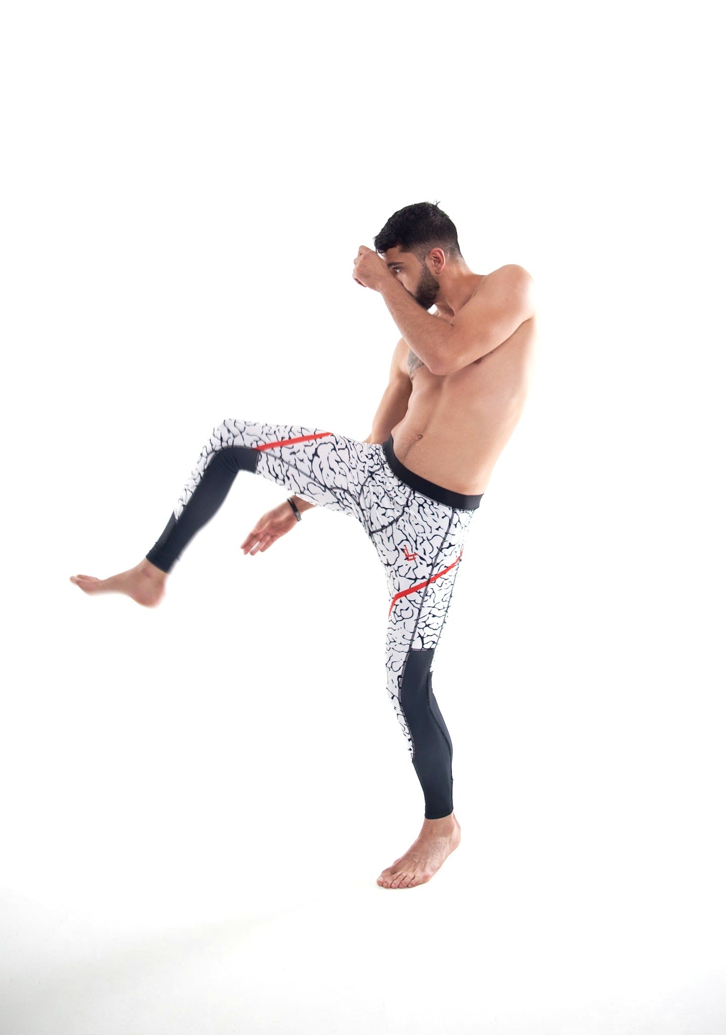Model is 188cm/88kgs (6’1-194lbs) | Spat's size L