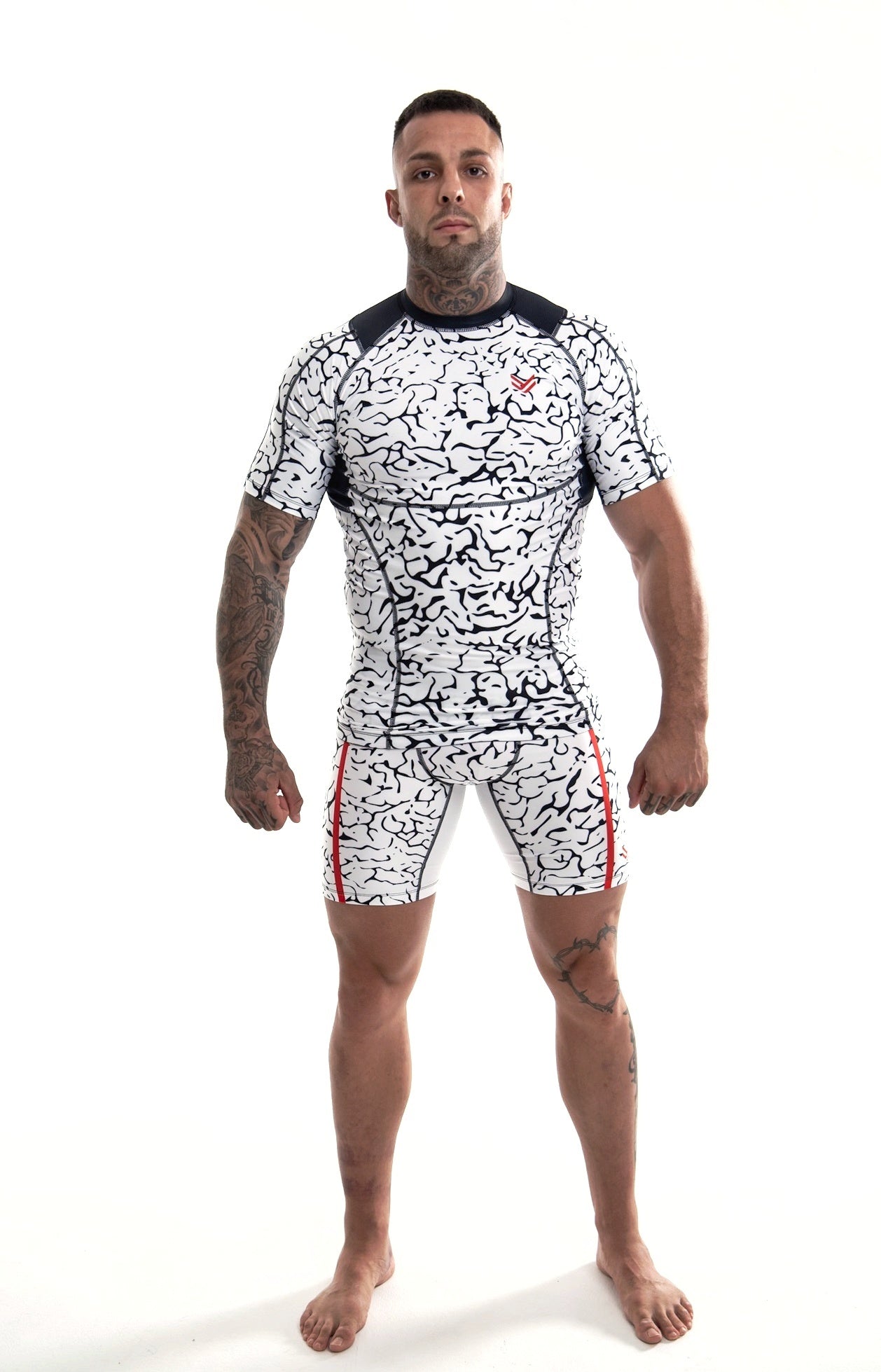 Model is 180cm/90kgs (5’9-198.4lbs) | Rashguard's size L