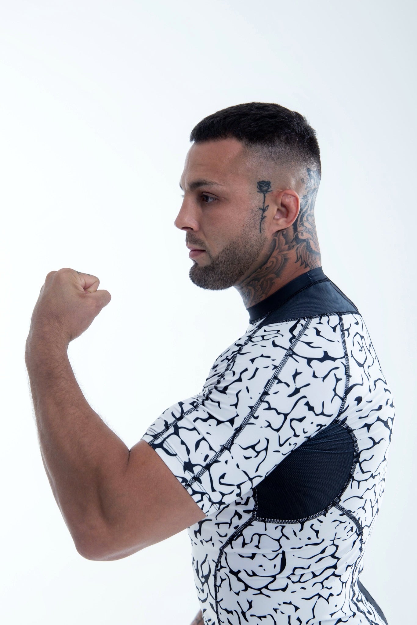 Model is 180cm/90kgs (5’9-198.4lbs) | Rashguard's size L