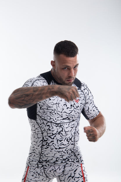 Model is 180cm/90kgs (5’9-198.4lbs) | Rashguard's size L