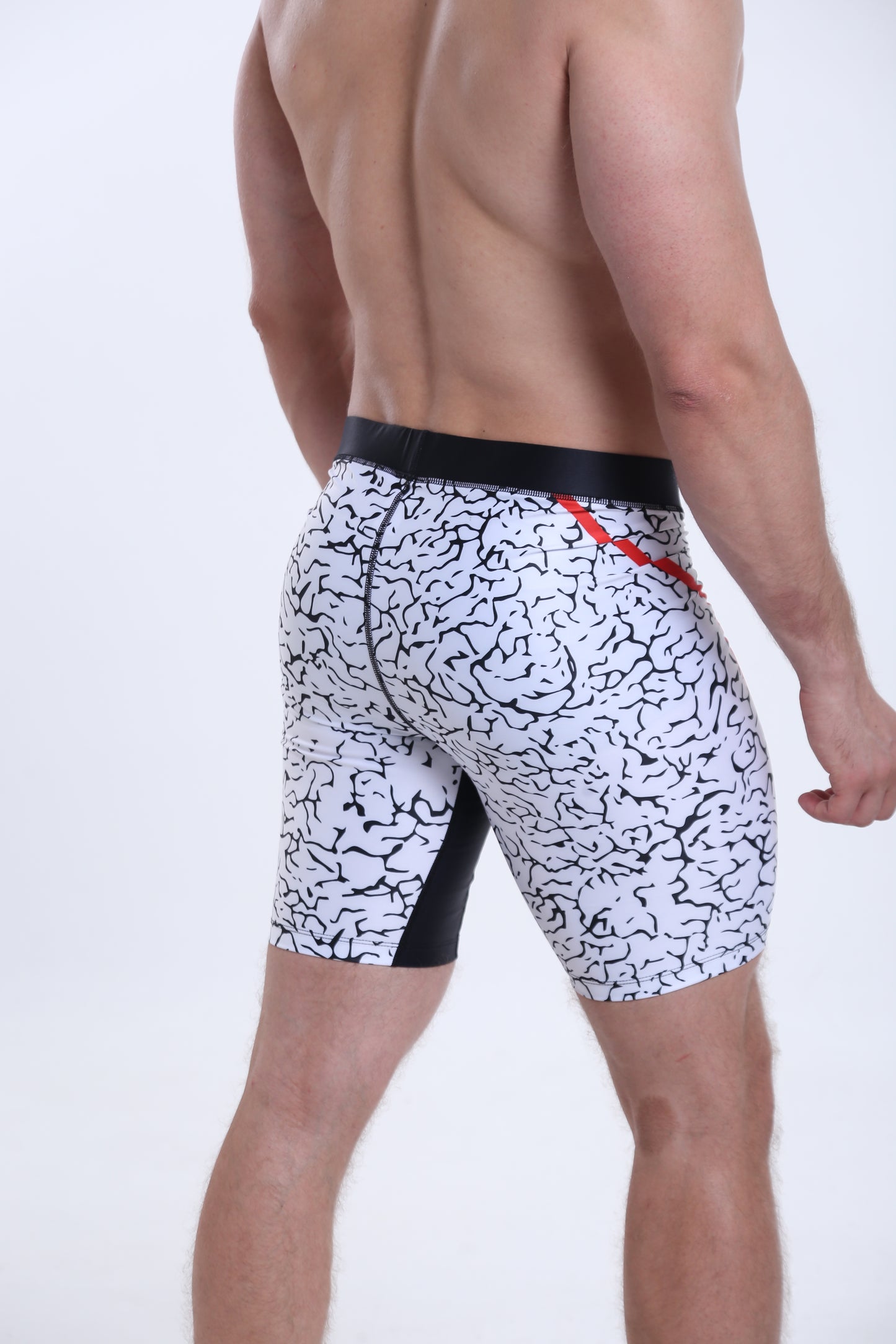 Model is 183cm/90kgs (6'0-198.4lbs)  | Short's size L