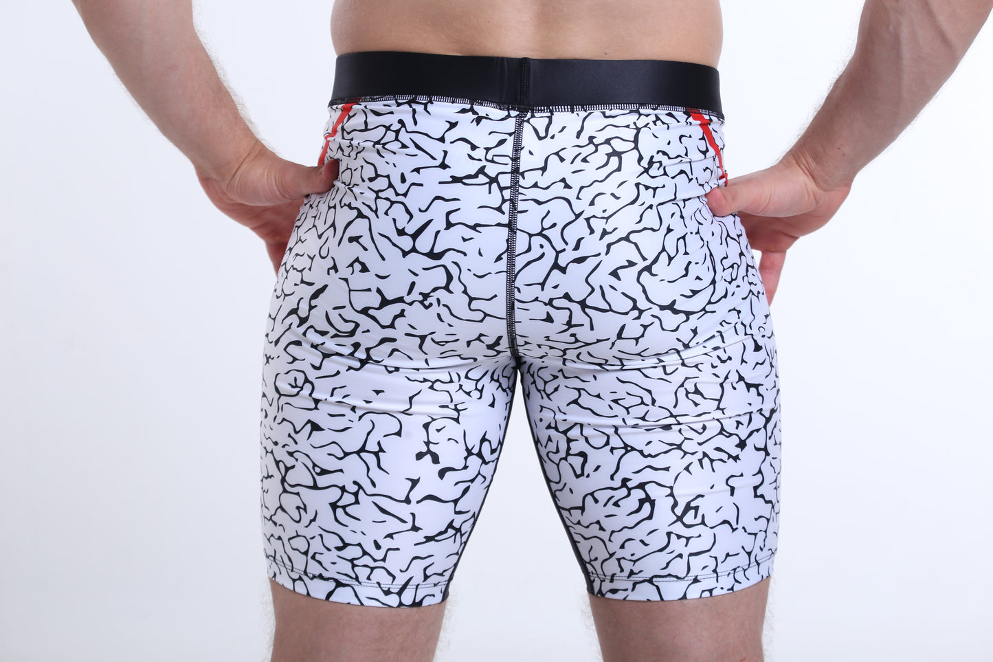 Model is 183cm/90kgs (6'0-198.4lbs)  | Short's size L