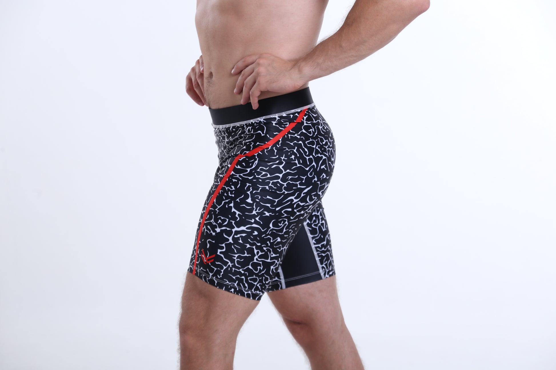 Model is 183cm/90kgs (6'0-198.4lbs)  | Short's size L