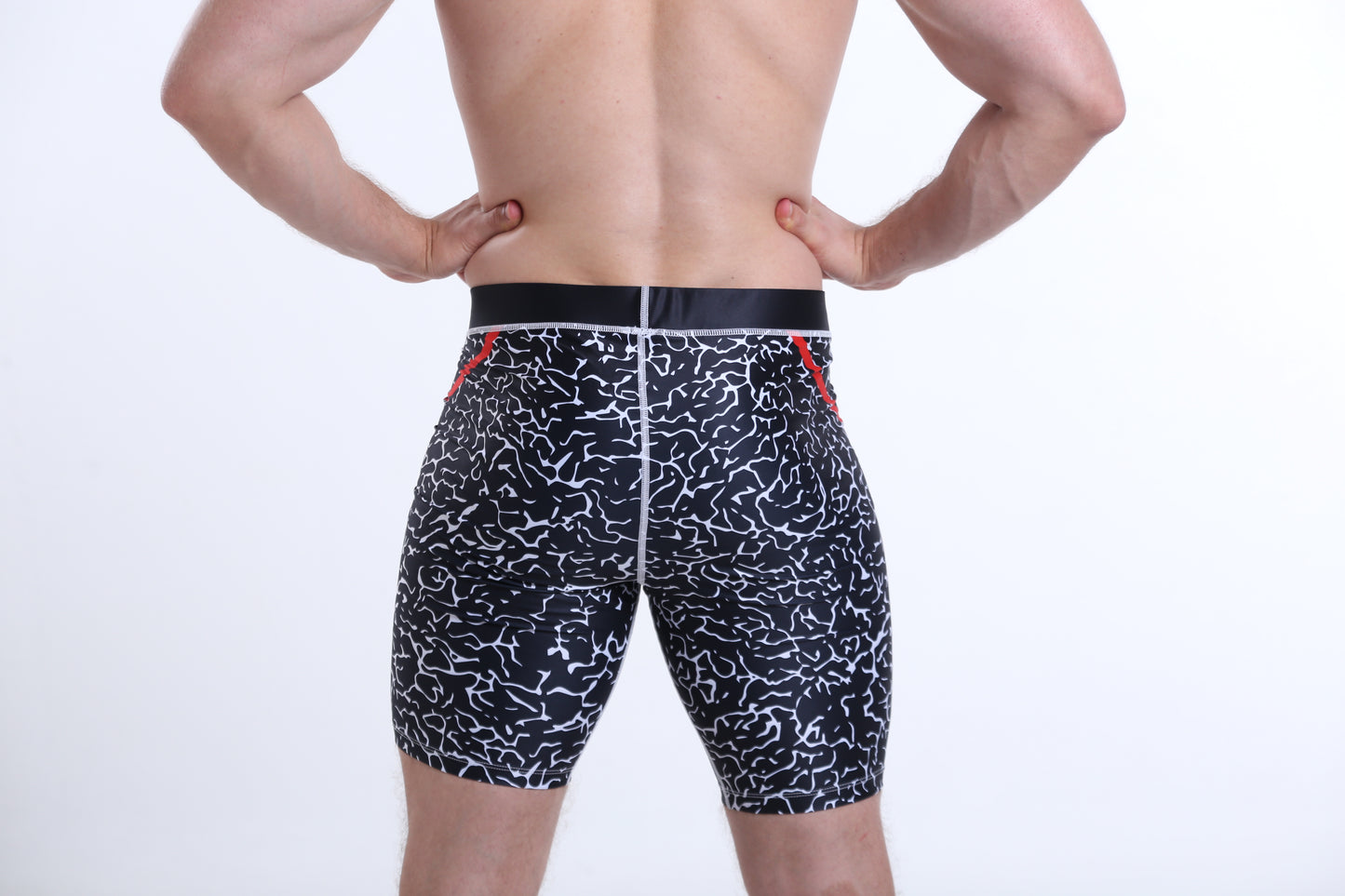 Model is 183cm/90kgs (6'0-198.4lbs)  | Short's size L