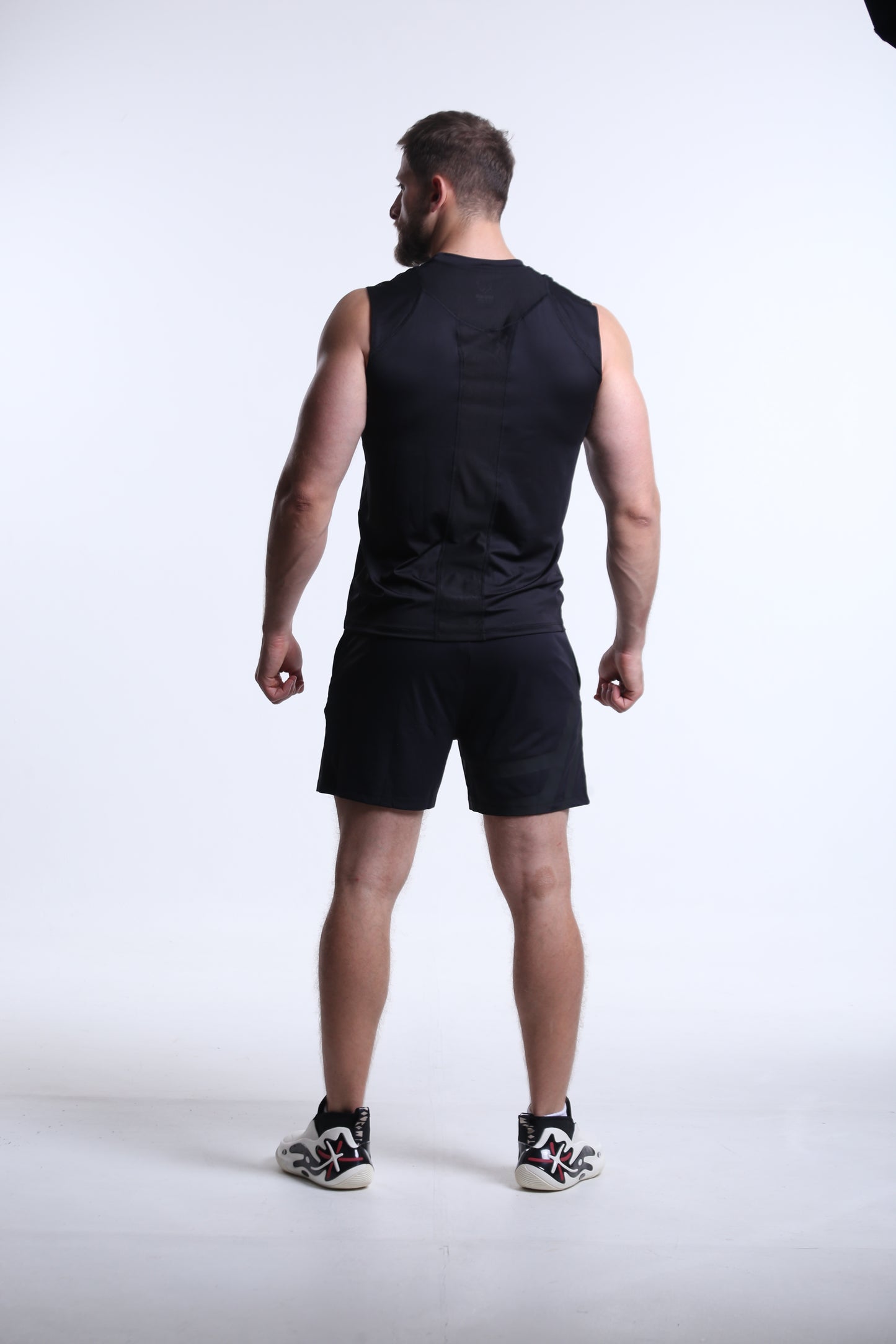 Model is 183cm/90kgs (6'0-198.4lbs)  | Tank's size L