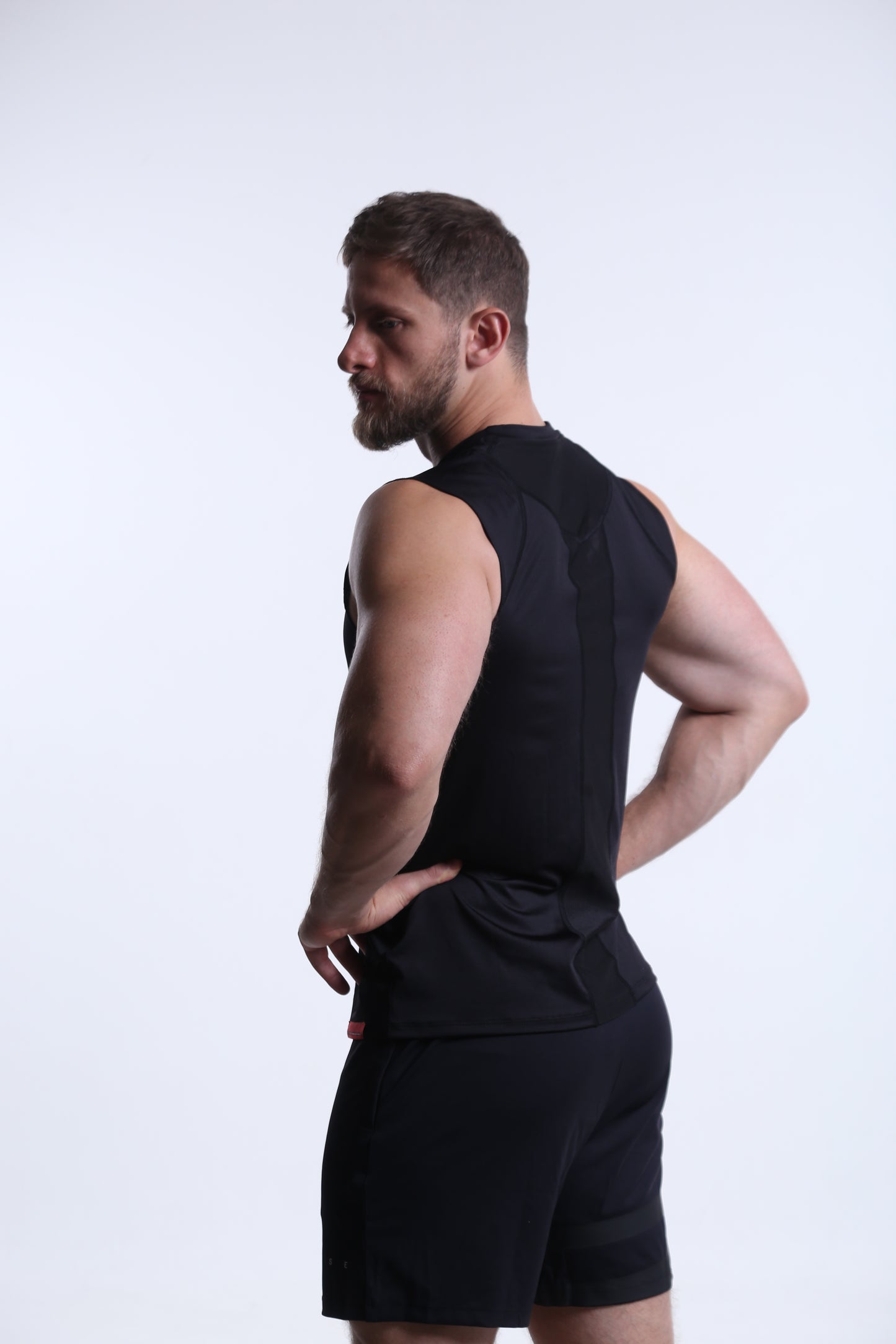 Model is 183cm/90kgs (6'0-198.4lbs)  | Tank's size L