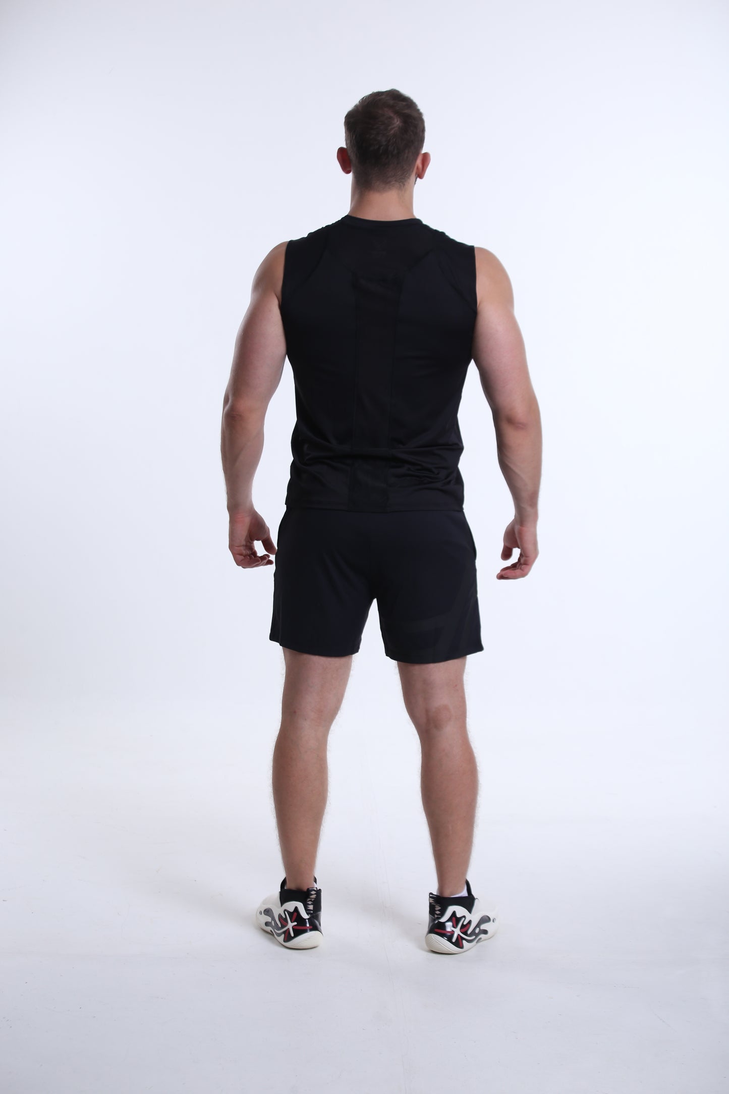 Model is 183cm/90kgs (6'0-198.4lbs)  | Tank's size L