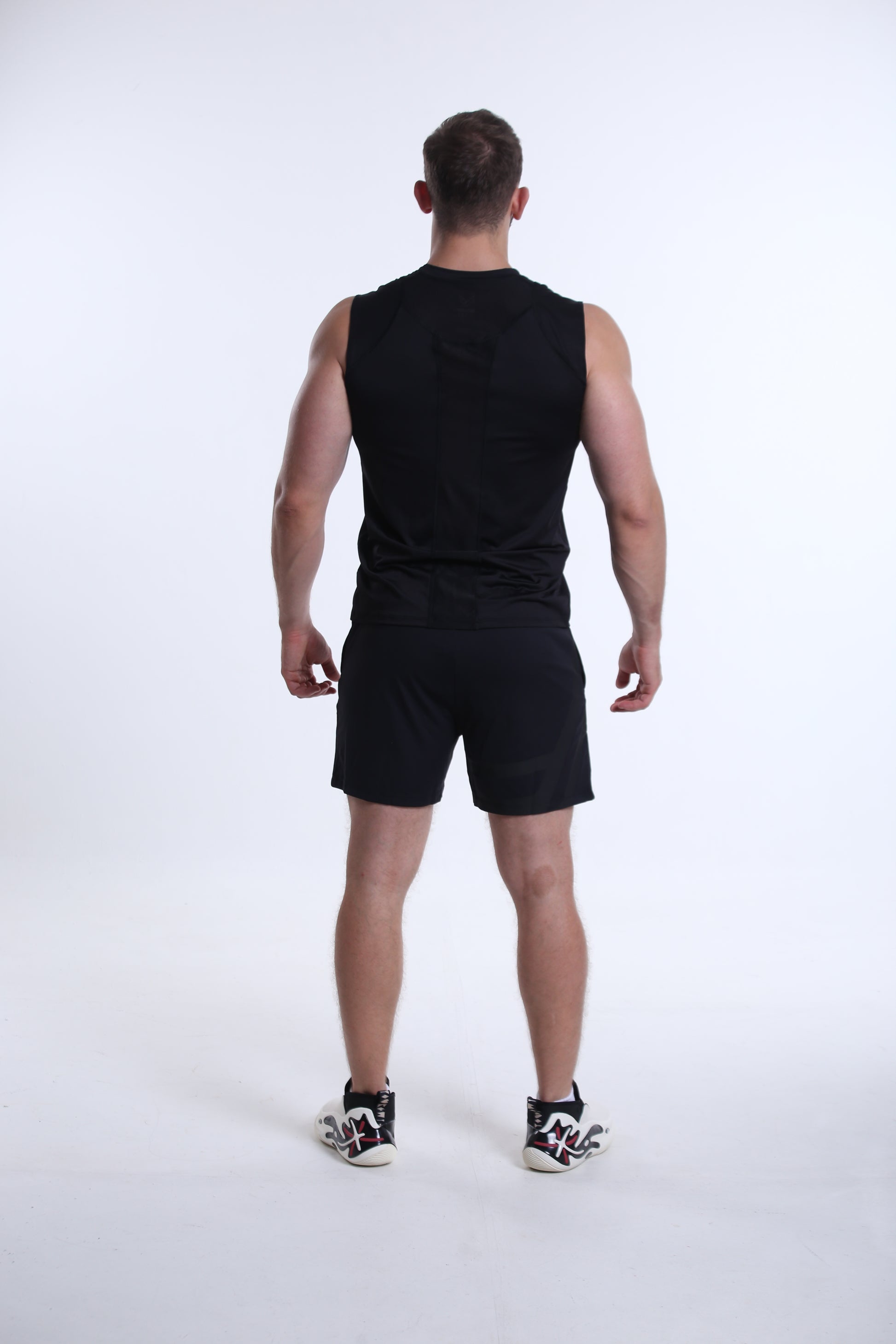 Model is 183cm/90kgs (6'0-198.4lbs)  | Tank's size L