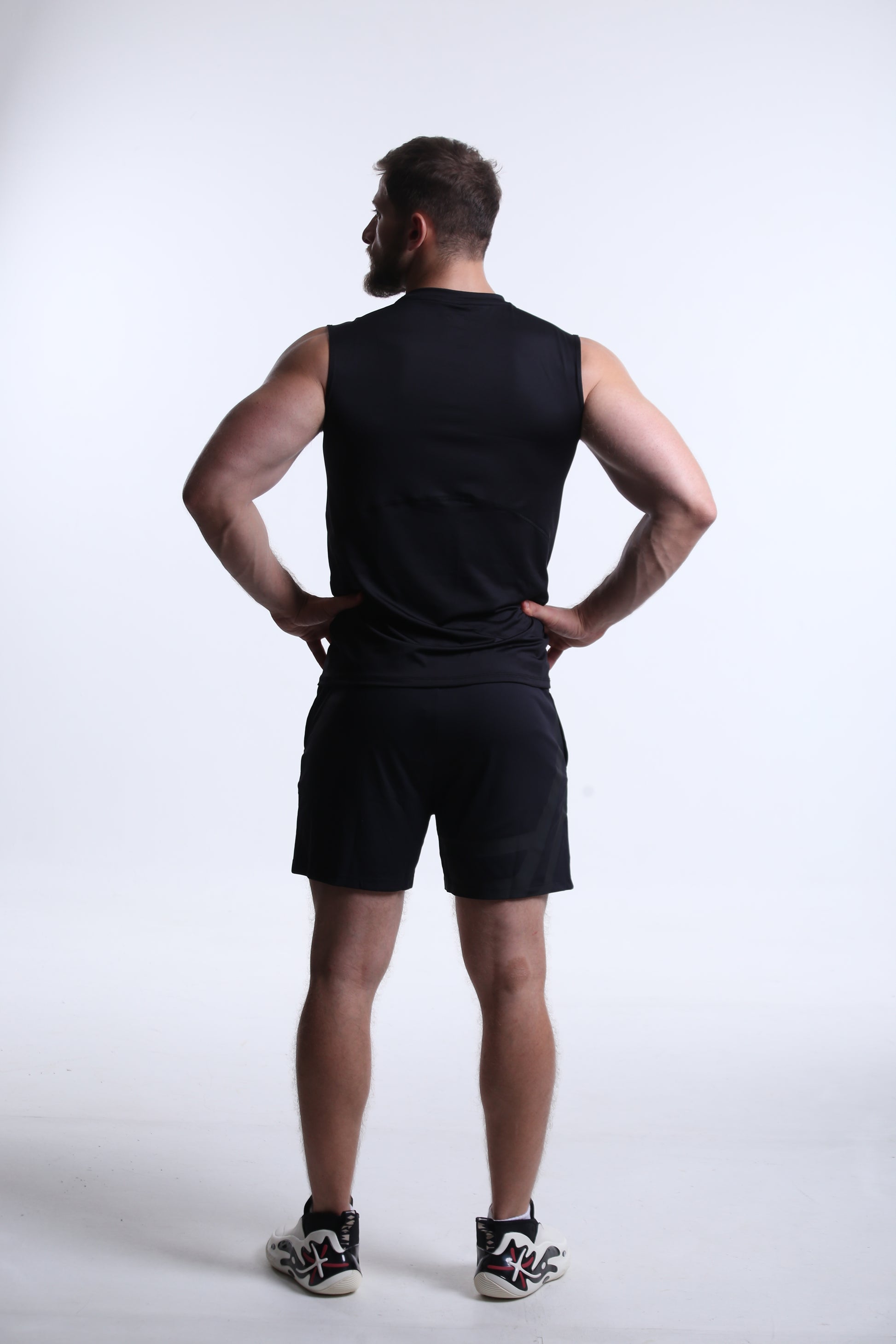 Model is 183cm/90kgs (6'0-198.4lbs)  | Tank's size L