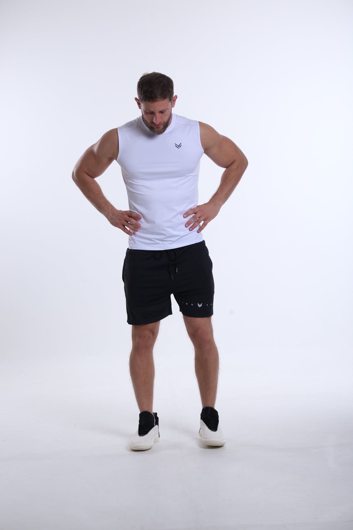 Model is 183cm/90kgs (6'0-198.4lbs)  | Tank's size L