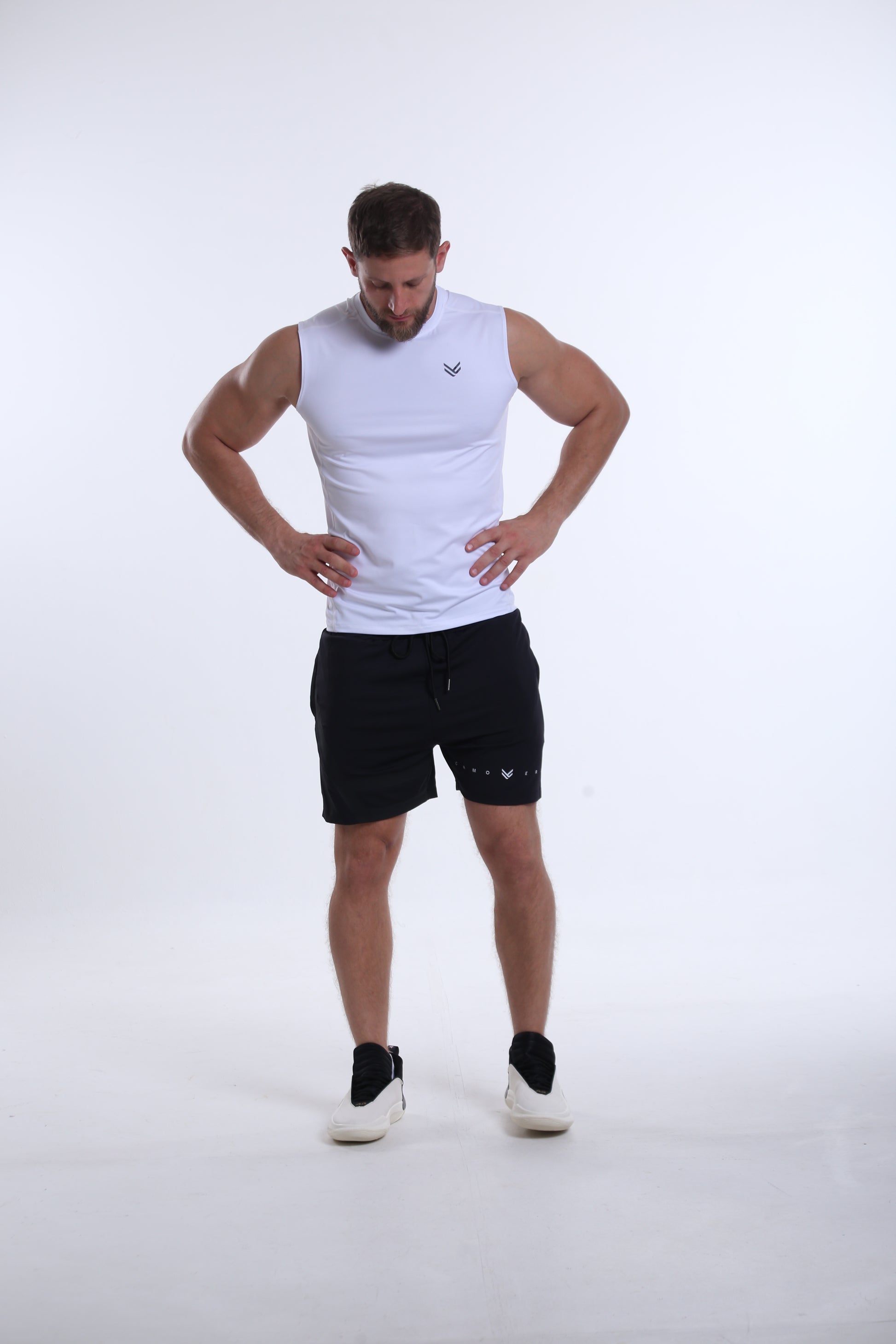 Model is 183cm/90kgs (6'0-198.4lbs)  | Tank's size L