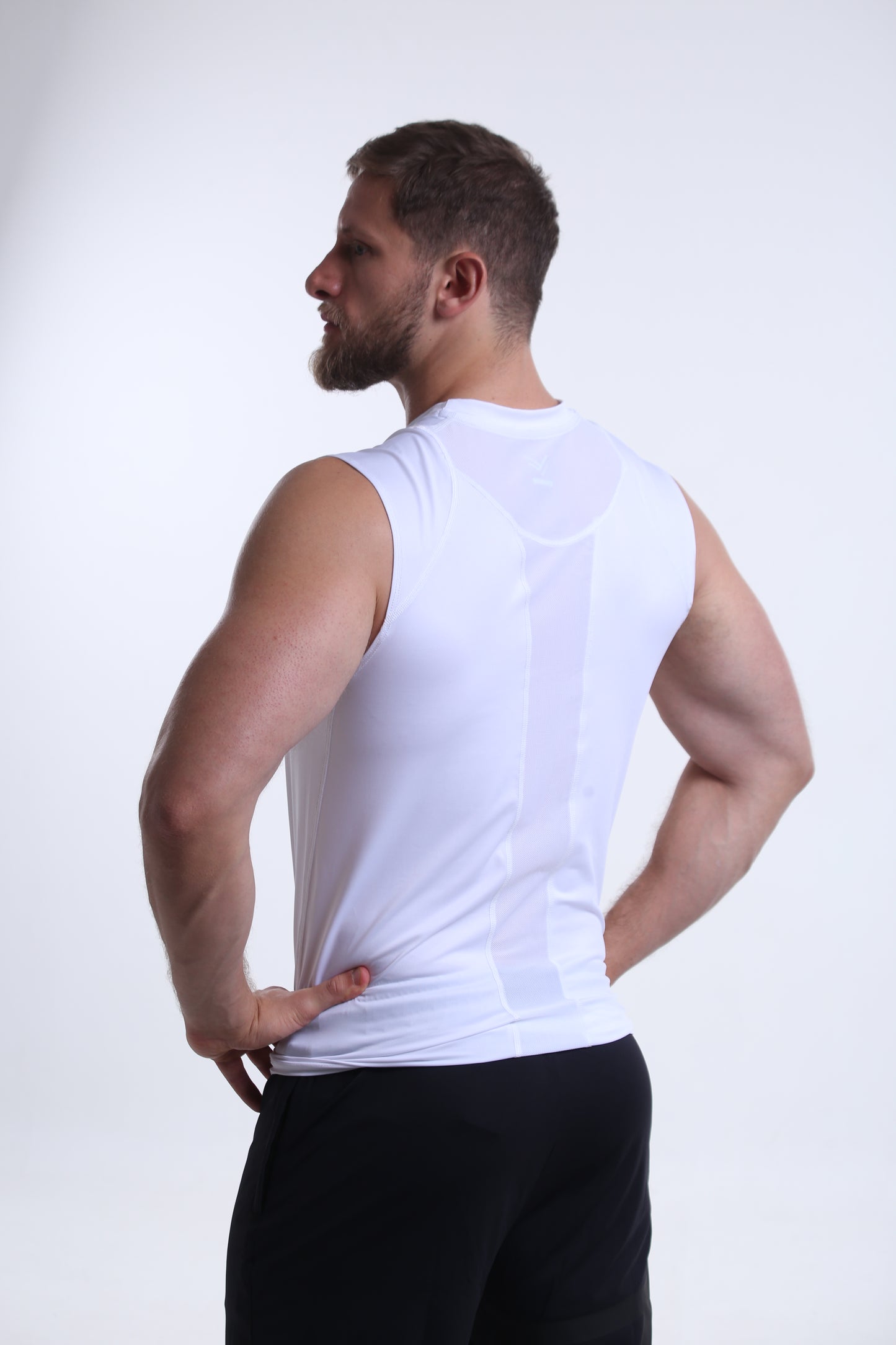 Model is 183cm/90kgs (6'0-198.4lbs)  | Tank's size L