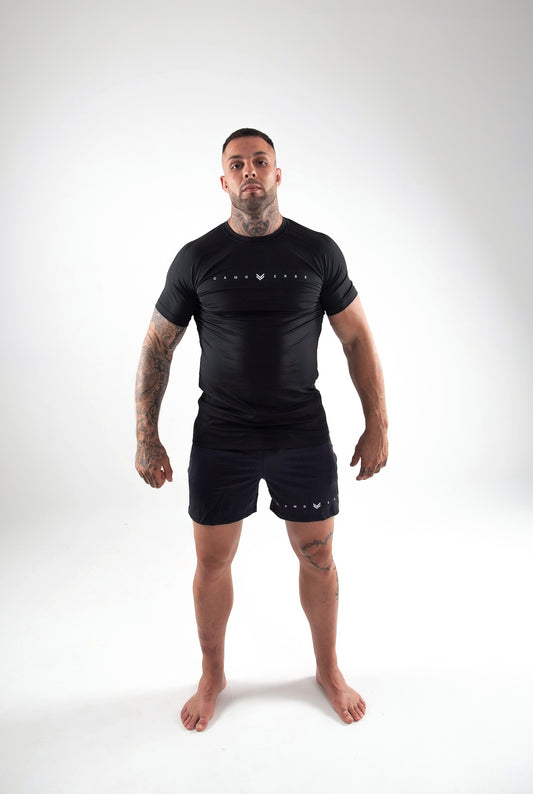 Model is 180cm/90kgs (5’9-198.4lbs)  | T-shirt's size L