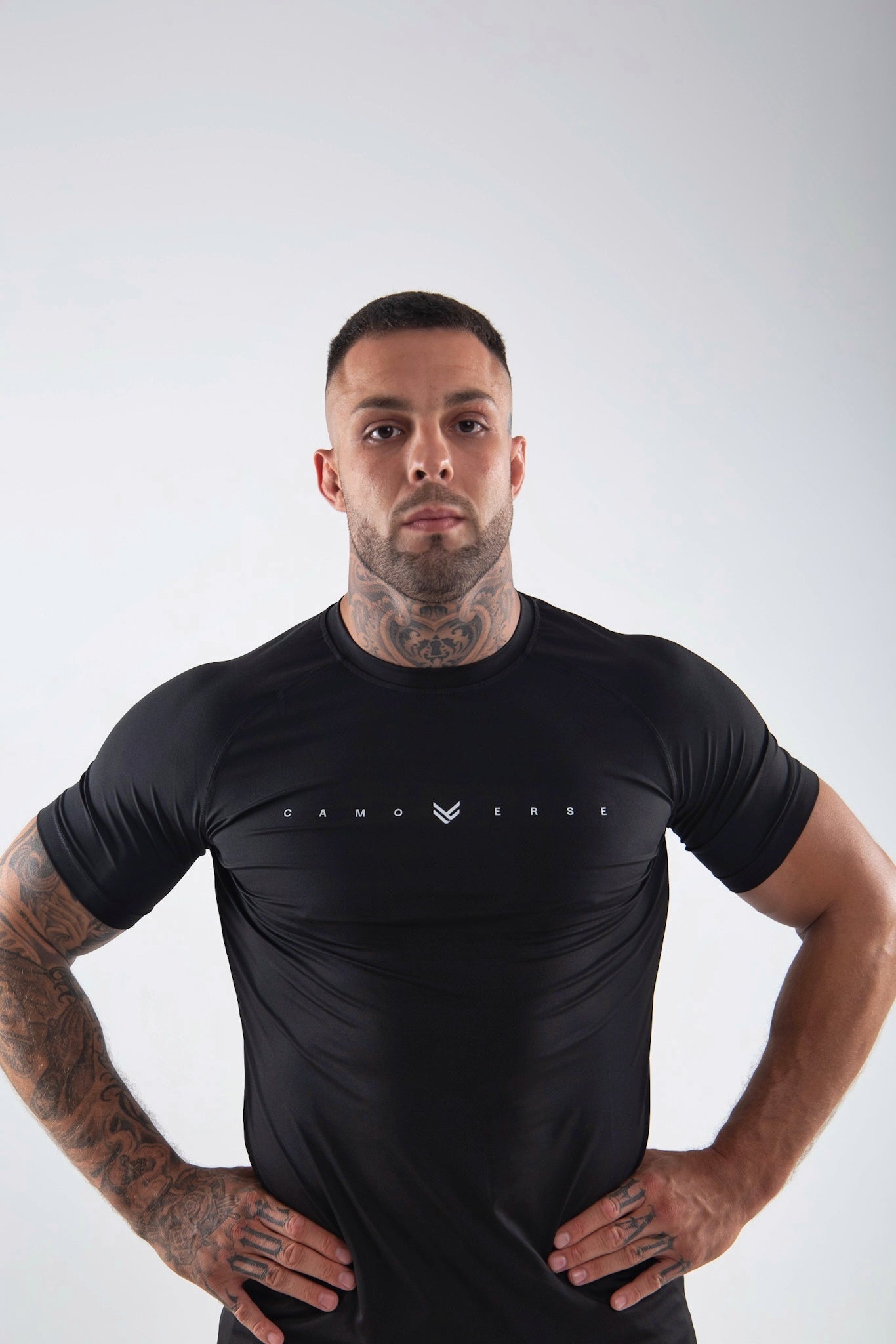 Model is 180cm/90kgs (5’9-198.4lbs)  | T-shirt's size L