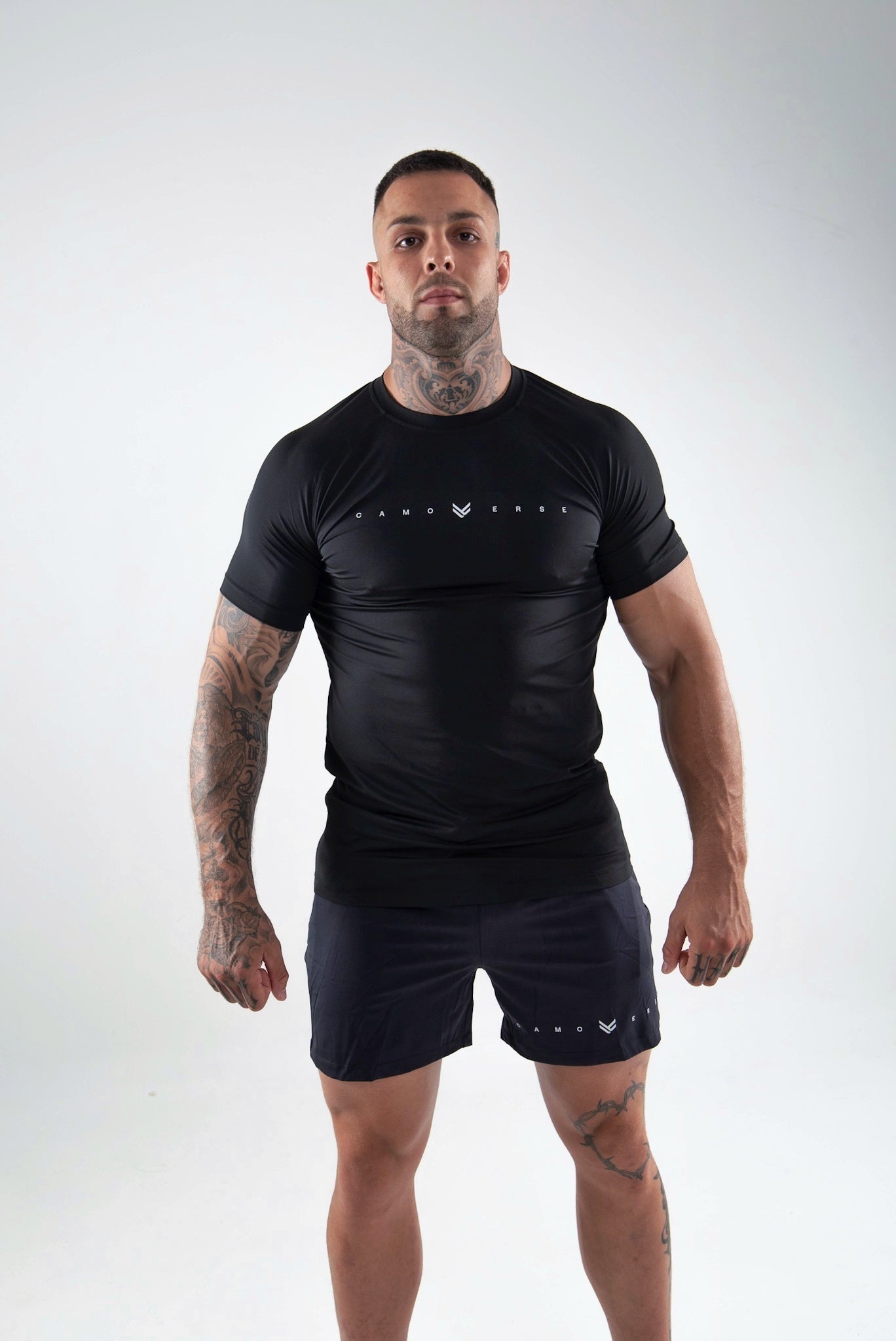 Model is 180cm/90kgs (5’9-198.4lbs)  | T-shirt's size L
